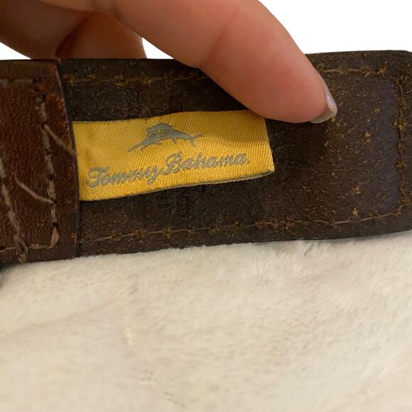 Men's Tommy Bahama Genuine Leather Brown Belt Size 48 with Brass Hardware - Picture 4 of 15